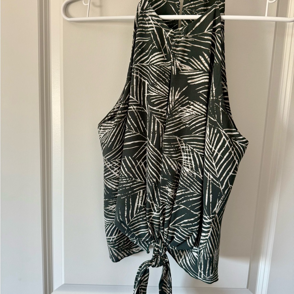 Black and White Leaf Print Sleeveless Top